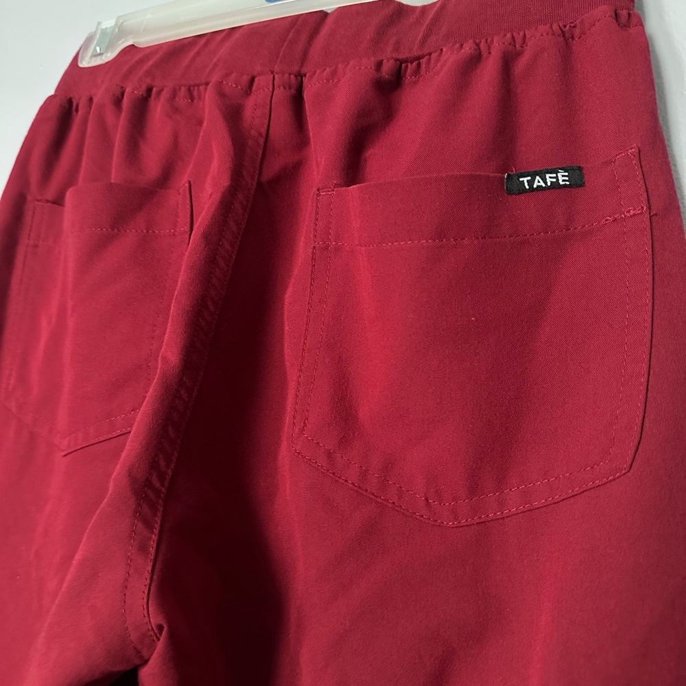 Jogger Scrub Set ( Burgundy) - Picture 16 of 17